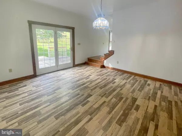 Ronks, PA 17572,279 ESBENSHADE RD