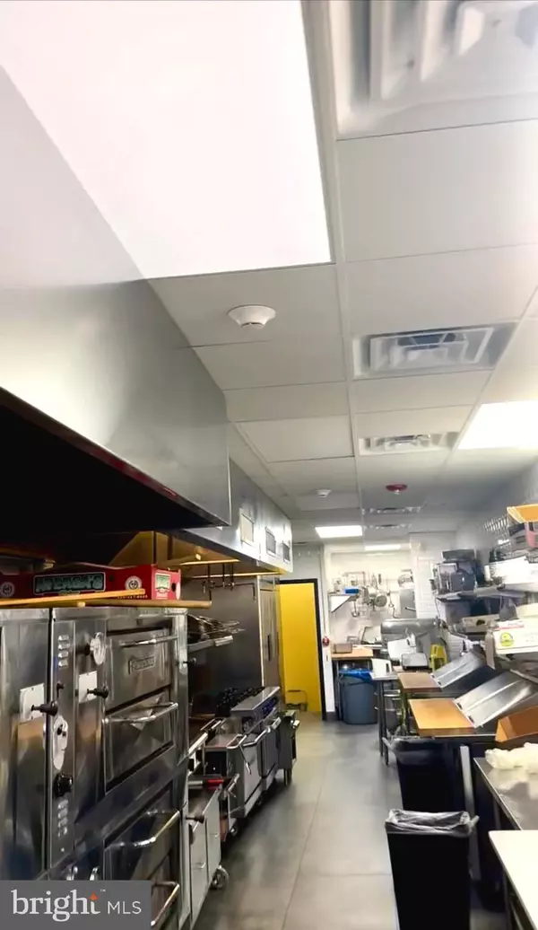 Collingswood, NJ 08108,702 HADDON AVE