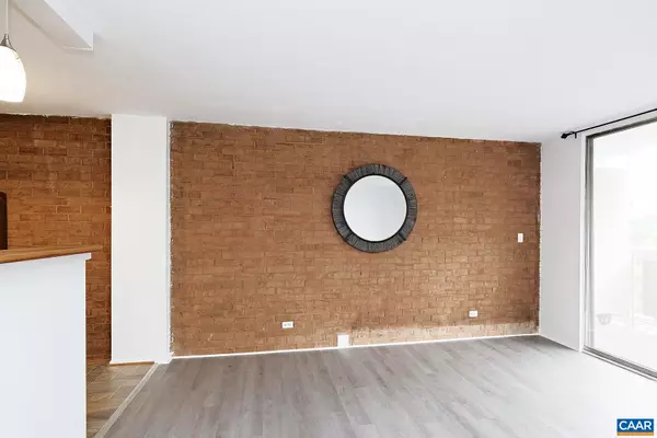 Charlottesville, VA 22903,1800 JEFFERSON PARK AVE #302