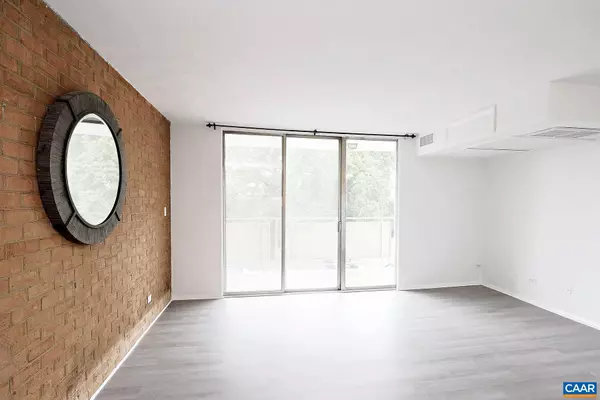 Charlottesville, VA 22903,1800 JEFFERSON PARK AVE #302