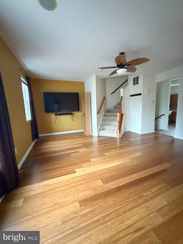 Delran, NJ 08075,6 EAGLE LN