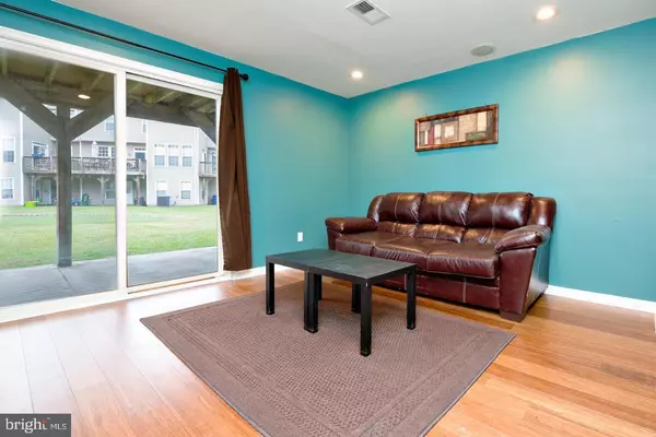 Delran, NJ 08075,6 EAGLE LN