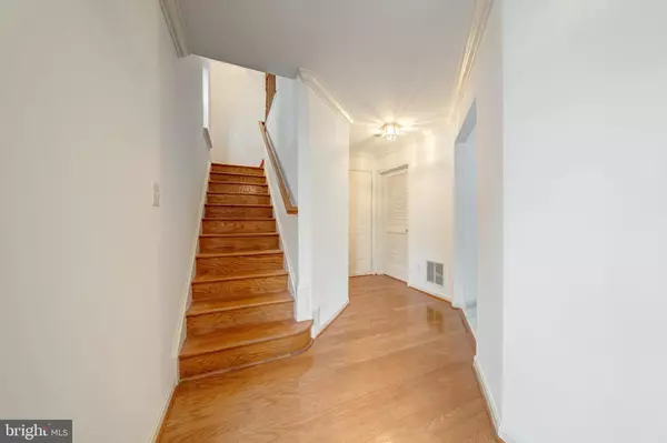 Ashburn, VA 20147,44248 SUSCON SQ