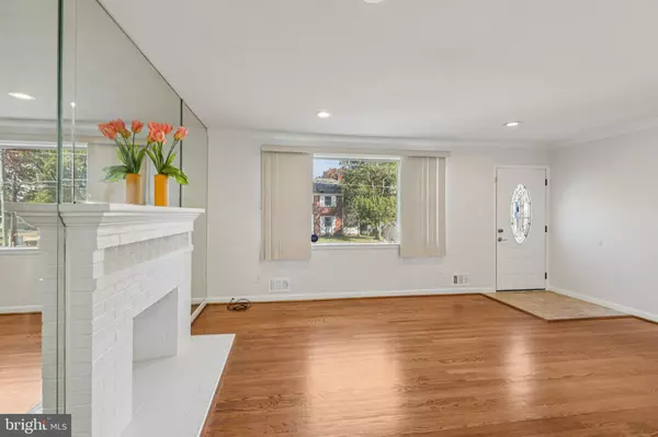 Oxon Hill, MD 20745,303 BROCKTON RD