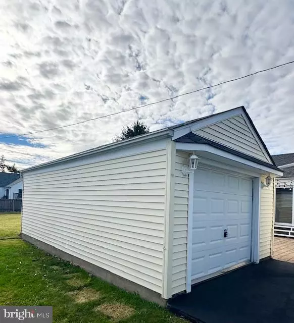 Hatboro, PA 19040,502 PRESTON LN