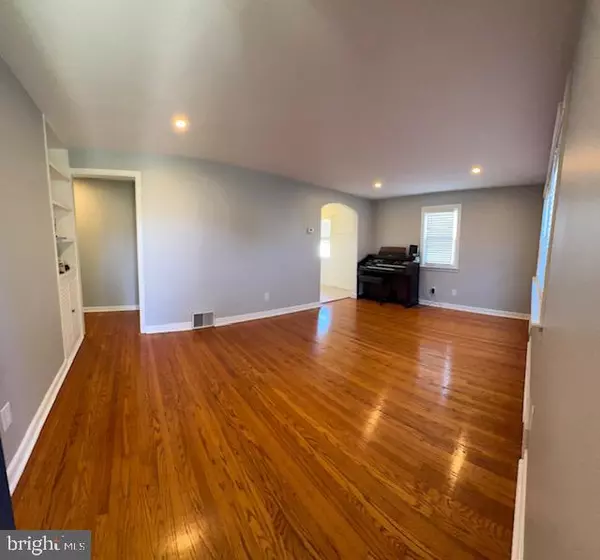 Hatboro, PA 19040,502 PRESTON LN