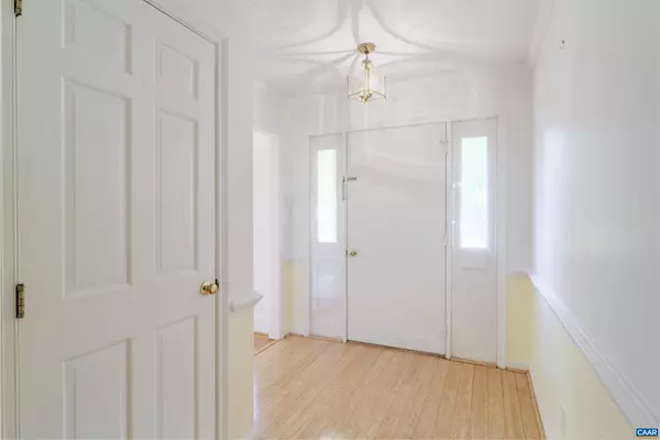 Charlottesville, VA 22901,207 SURREY RD