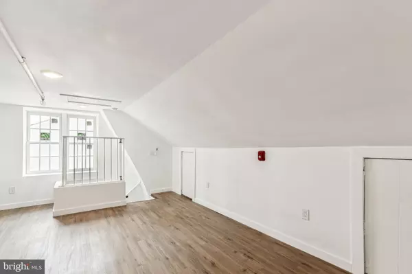 Philadelphia, PA 19128,7039 RIDGE AVE