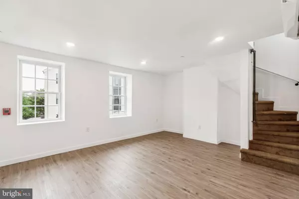 Philadelphia, PA 19128,7039 RIDGE AVE