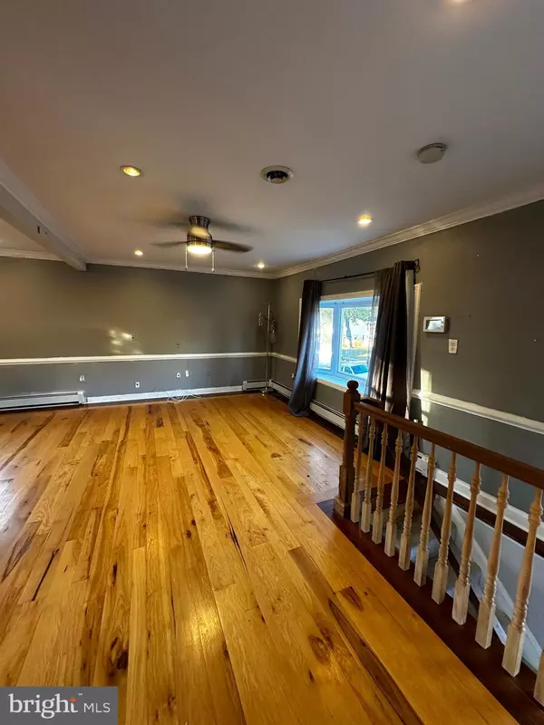 Woodbridge, VA 22193,4311 KENWOOD DR