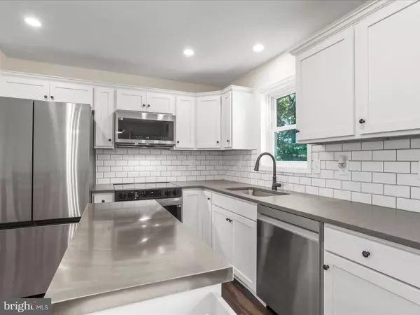 Berkeley Springs, WV 25411,957 LONGVIEW DR