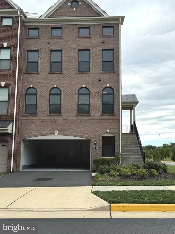 22461 WINDSOR LOCKS SQ, Ashburn, VA 20148