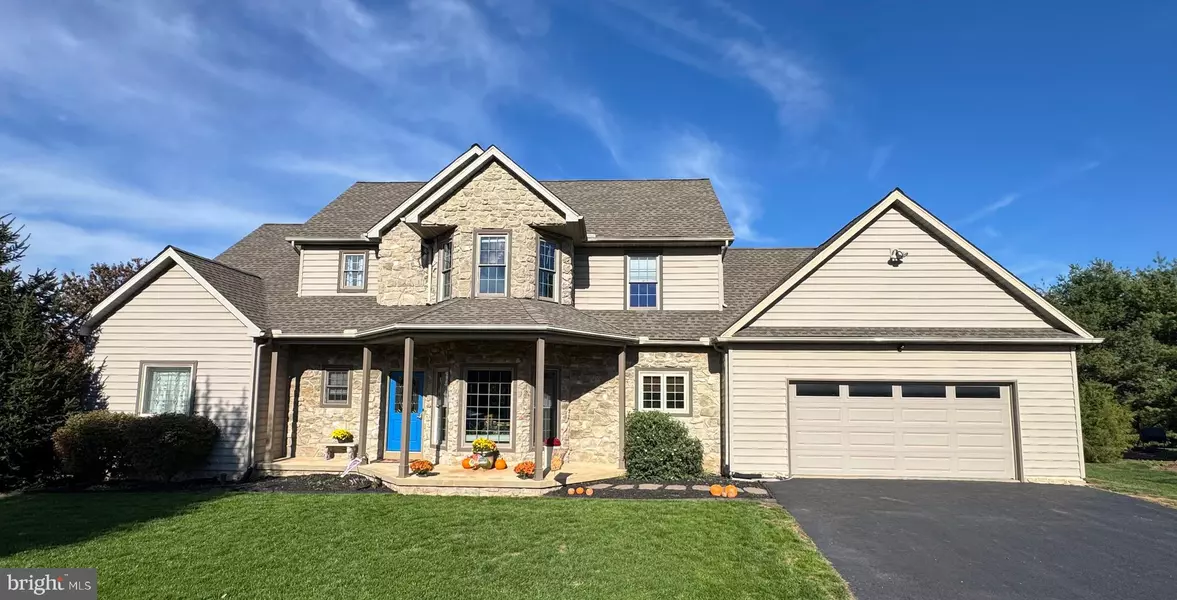 2340 BARRISTER DR, York, PA 17404