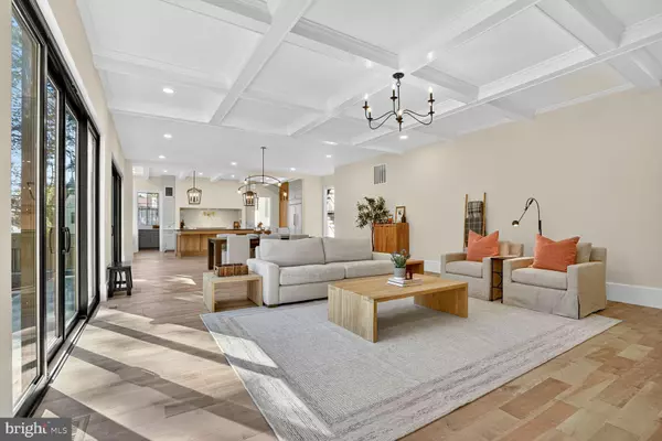 Arlington, VA 22207,1615 N WAKEFIELD ST