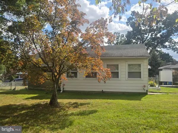 2105 N BENT LN, Aston, PA 19014