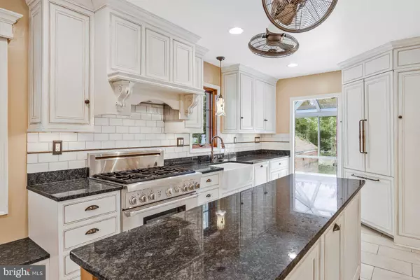 Arlington, VA 22205,5701 N 18TH RD N