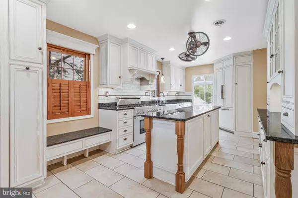 Arlington, VA 22205,5701 N 18TH RD N