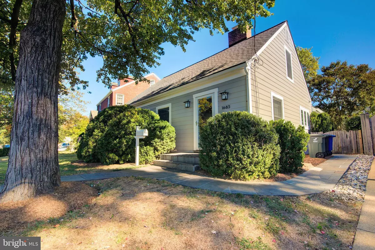 Arlington, VA 22205,1683 N LONGFELLOW ST