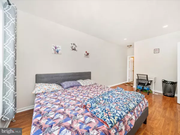 Herndon, VA 20171,2522 LOGAN WOOD DR