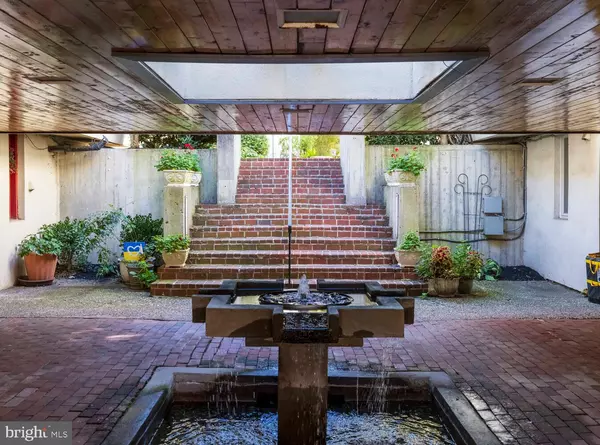 Philadelphia, PA 19147,812 LOMBARD ST #31