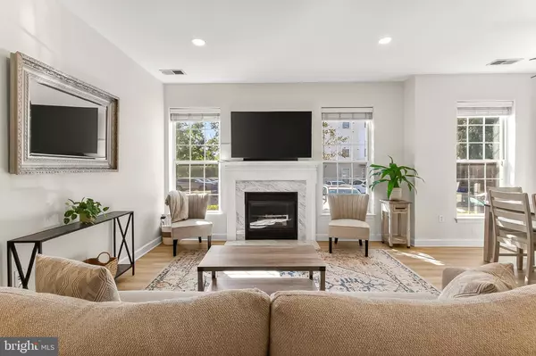 Alexandria, VA 22310,5963 FOUNDERS HILL DR #101