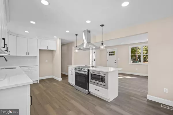 393 E MILLSTREAM RD, Cream Ridge, NJ 08514