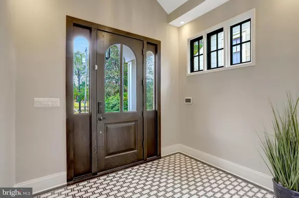 Arlington, VA 22201,710 N HIGHLAND ST