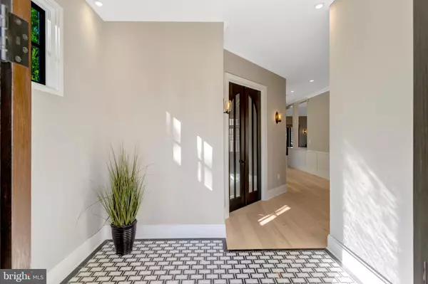 Arlington, VA 22201,710 N HIGHLAND ST