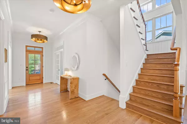 Alexandria, VA 22302,604 CRESTWOOD DR