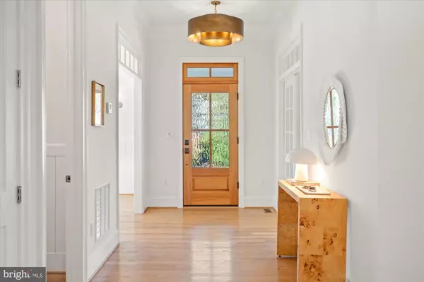 Alexandria, VA 22302,604 CRESTWOOD DR