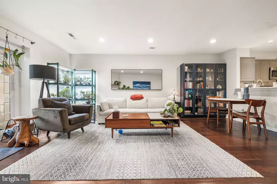 907 S ROLFE ST #1-A, Arlington, VA 22204