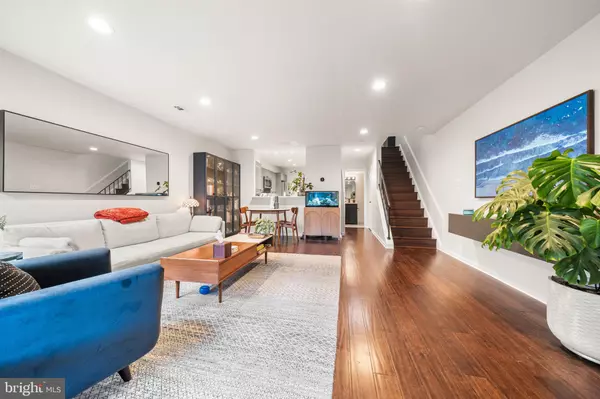 Arlington, VA 22204,907 S ROLFE ST #1-A