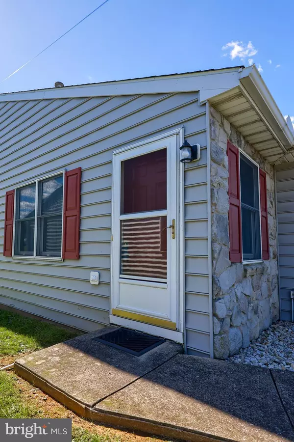 New Holland, PA 17557,132 E JACKSON ST