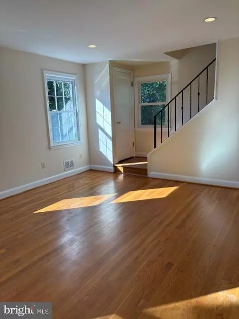 Bethesda, MD 20814,9912 DICKENS AVE