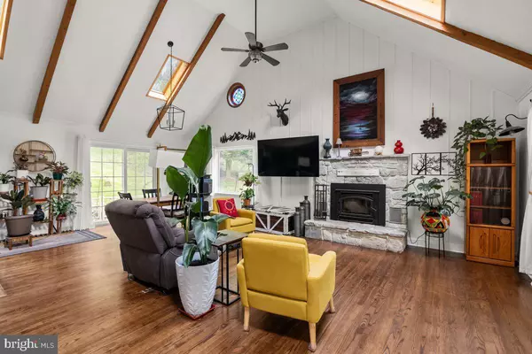 Berkeley Springs, WV 25411,206 ENGLISH MUFFIN CT