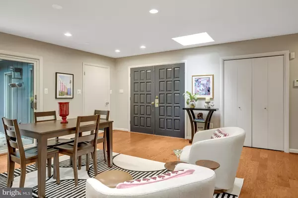 Great Falls, VA 22066,526 SPRINGVALE RD