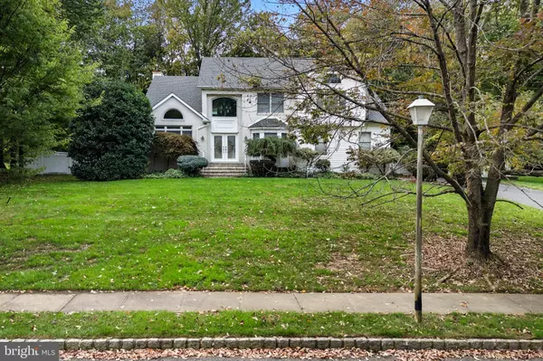 Monroe Township, NJ 08831,2 GUINEVERE RD