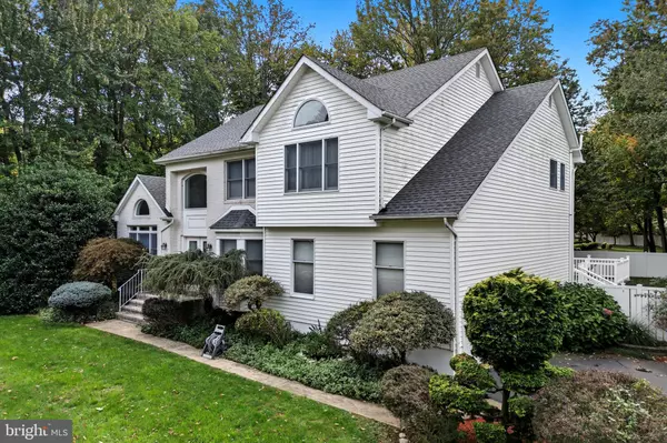 Monroe Township, NJ 08831,2 GUINEVERE RD