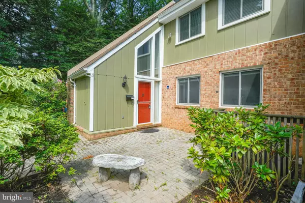 Reston, VA 20190,1403 GREENMONT CT