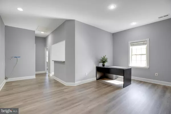 Annandale, VA 22003,7361 MCWHORTER PL #320