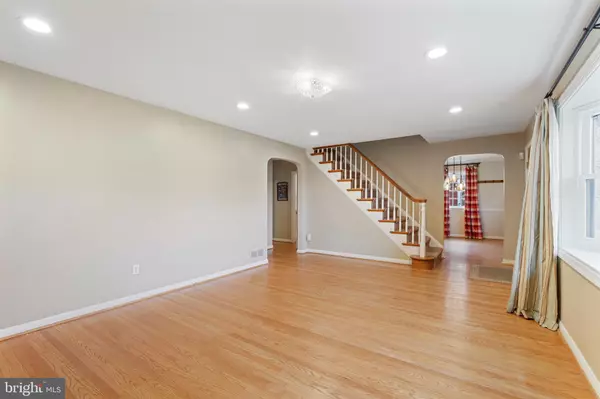 Wayne, PA 19087,120 WALKER RD