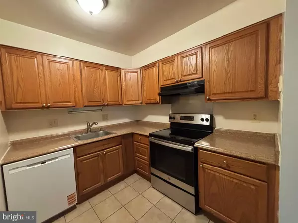 Alexandria, VA 22304,6149 EDSALL RD #A