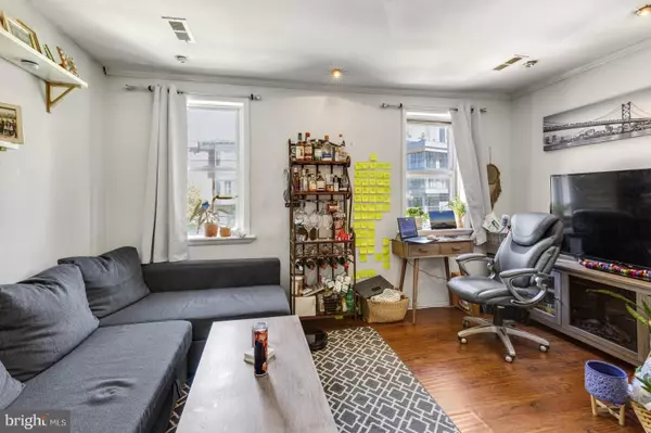 Philadelphia, PA 19123,238 W GIRARD AVE #2