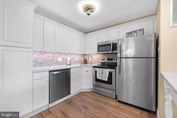 North Wildwood, NJ 08260,400 MARINA CT E #104