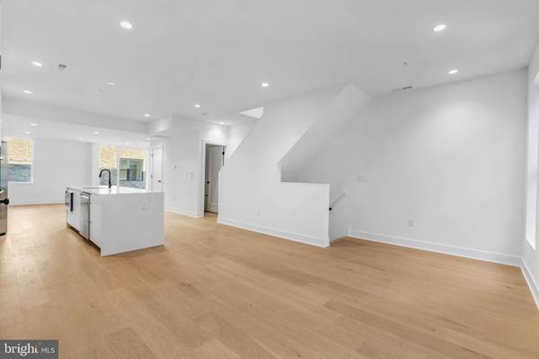 Philadelphia, PA 19123,635 N 7TH ST #H4B