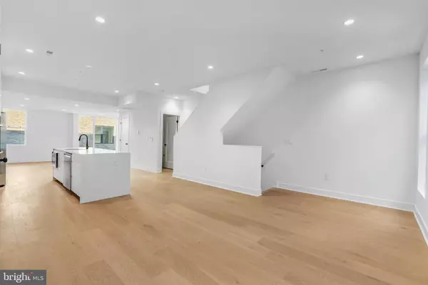 Philadelphia, PA 19123,635 N 7TH ST #H4B