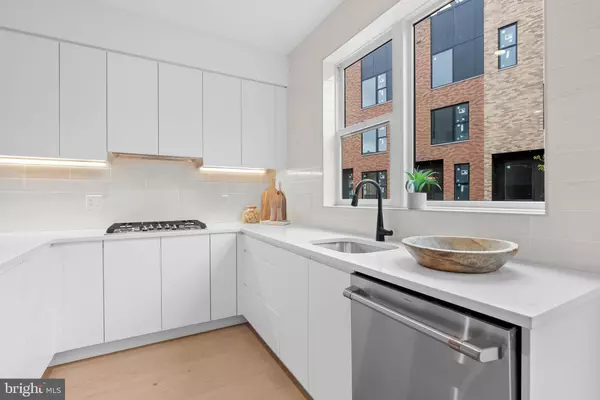 Philadelphia, PA 19123,635 N 7TH ST #H4B