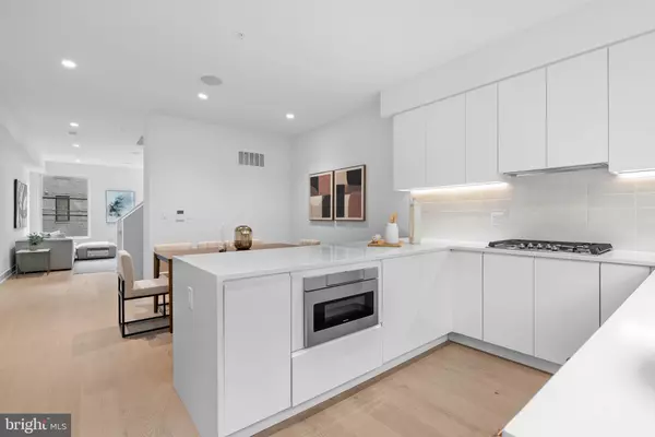 Philadelphia, PA 19123,635 N 7TH ST #H4B