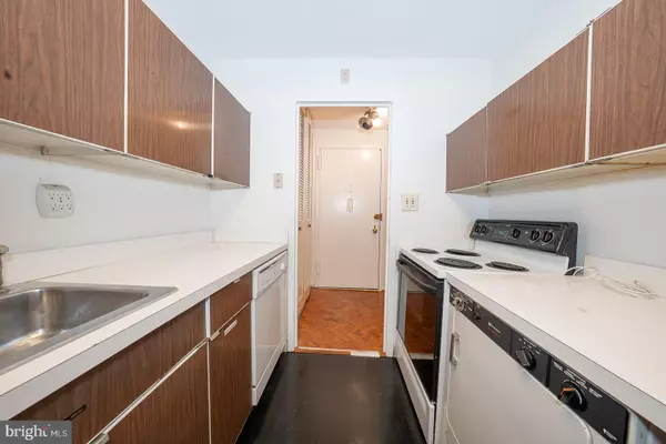 Philadelphia, PA 19103,1919 CHESTNUT ST #904