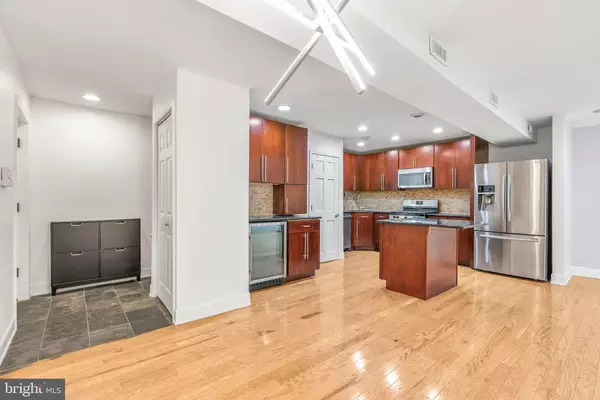 Philadelphia, PA 19147,238 QUEEN ST #1